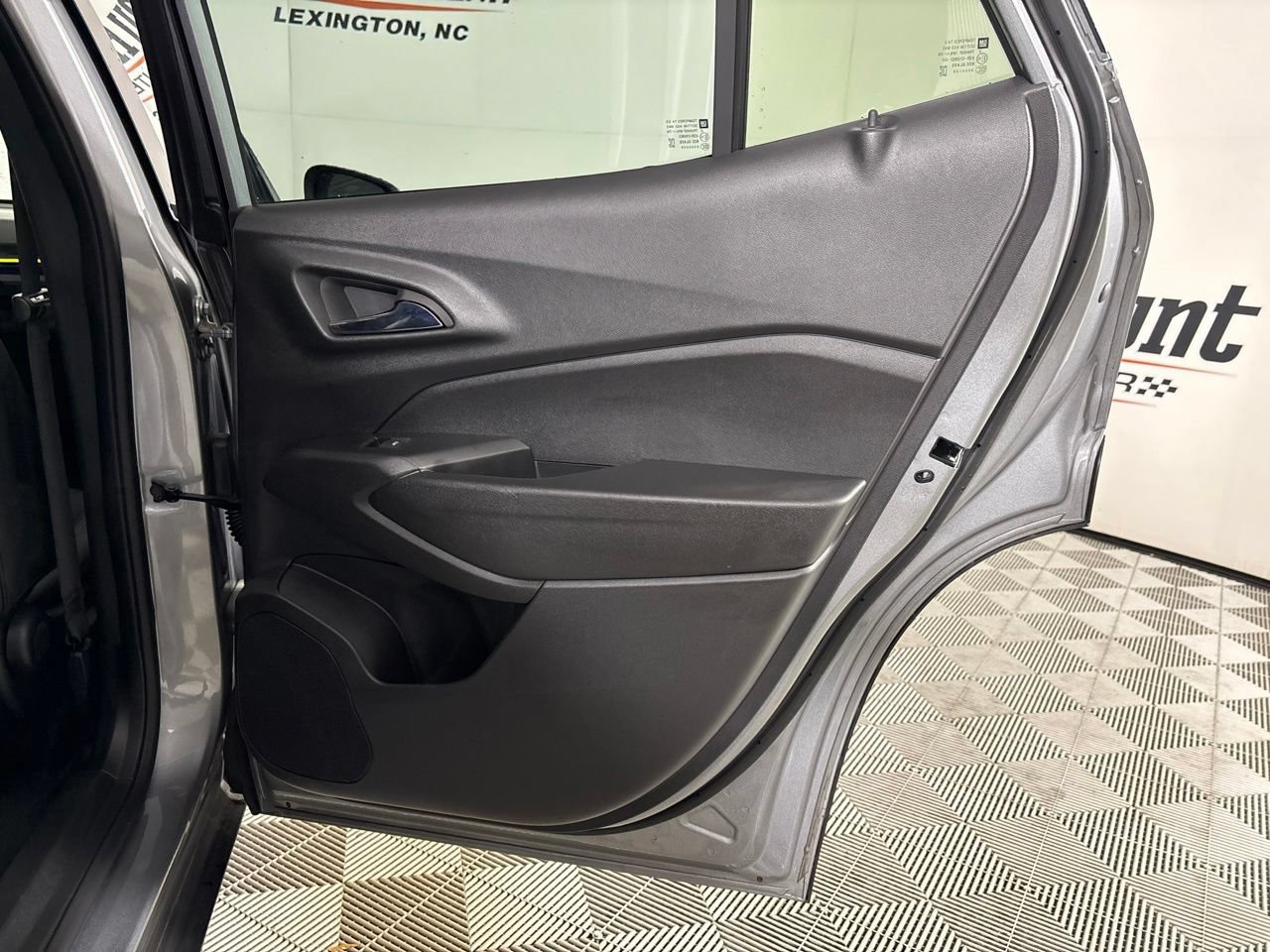 Used 2026 Chevrolet Trax ACTIV w/ Sunroof Package FWD image 26