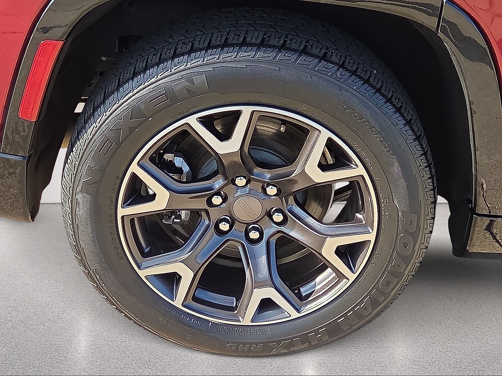 Used 2024 Jeep Wagoneer Series III AWD/4WD image 7