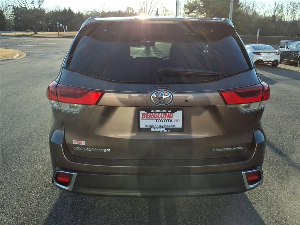 Used 2019 Toyota Highlander Limited Platinum image 11