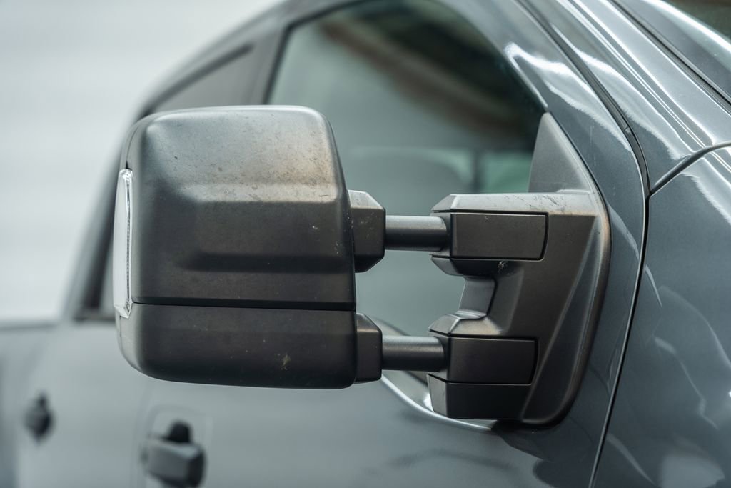 Used 2022 Nissan Titan SV w/ SV Convenience Package image 13