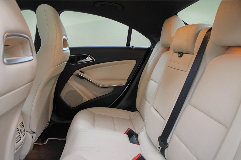 Used 2018 Mercedes-Benz CLA 250 image 26