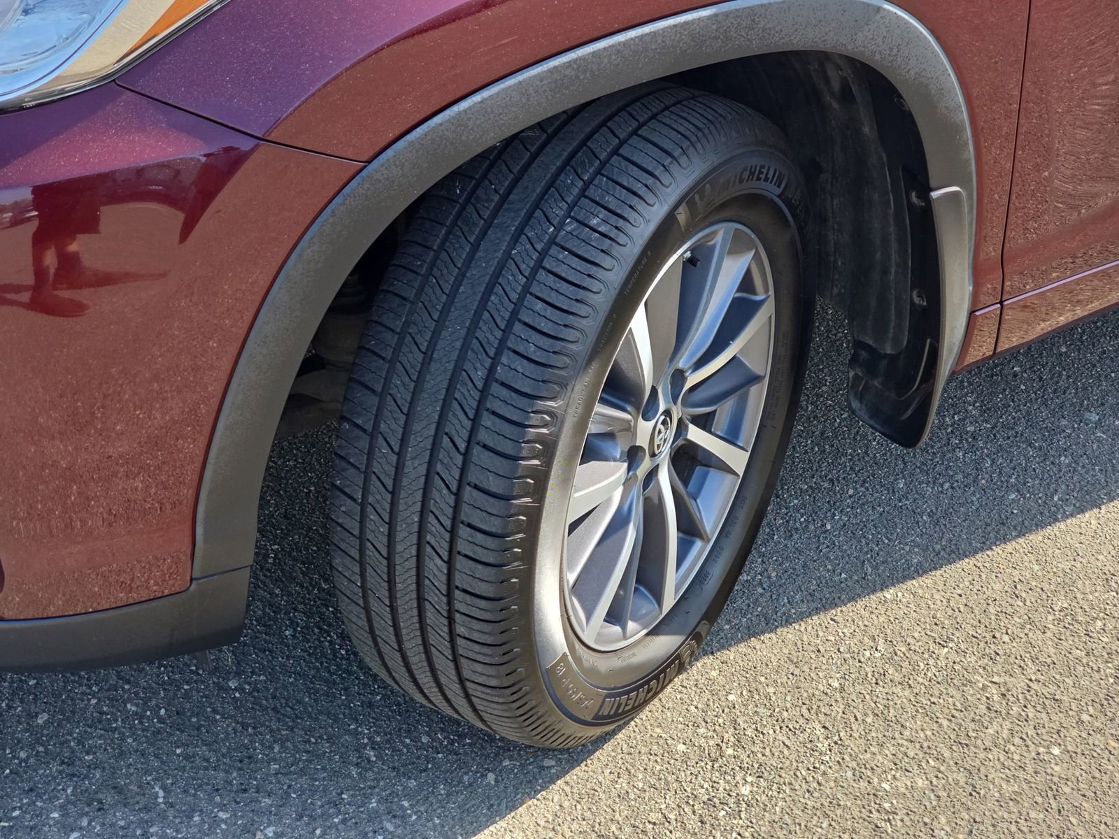 Used 2018 Toyota Highlander XLE image 40