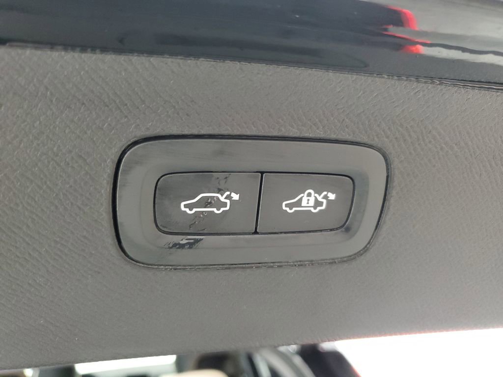 Certified 2025 Volvo XC90 B6 Plus image 12