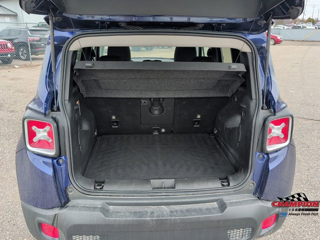 Used 2021 Jeep Renegade Latitude w/ Convenience Group AWD/4WD image 11