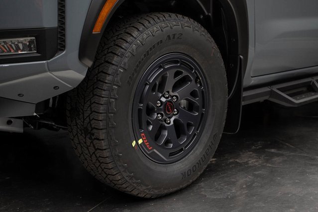 Used 2025 Nissan Frontier PRO-4X w/ Pro Convenience Package image 8