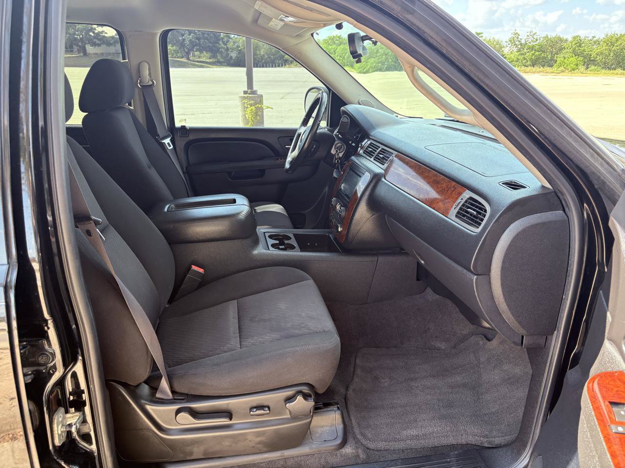 Used 2011 Chevrolet Suburban LS RWD image 21