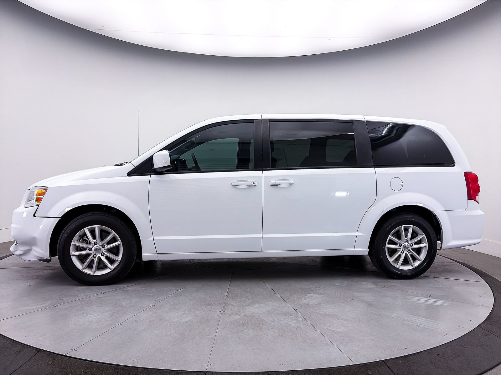 Used 2020 Dodge Grand Caravan SE FWD image 26