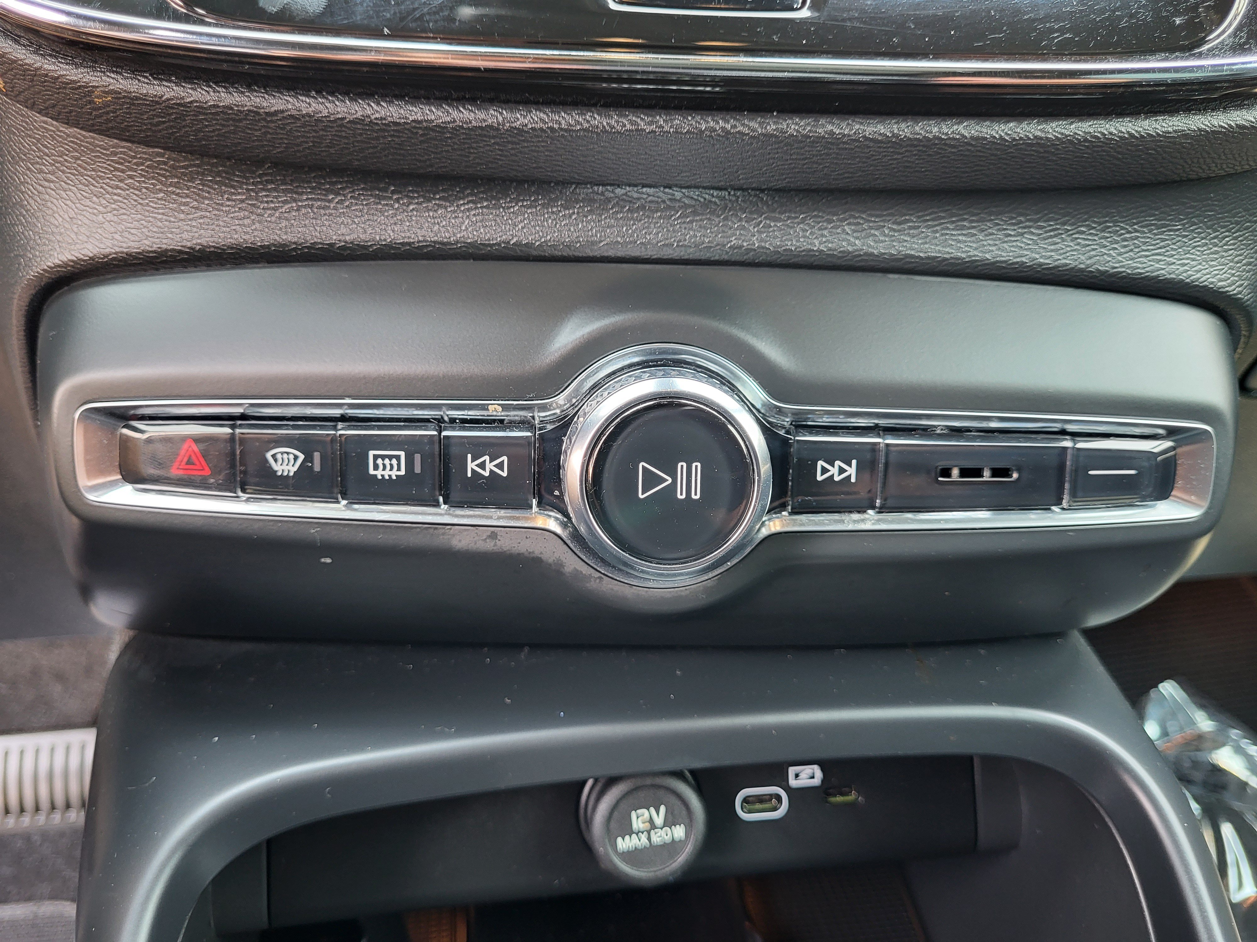 Certified 2023 Volvo XC40 Recharge Ultimate AWD/4WD image 18