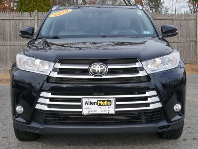 Used 2019 Toyota Highlander XLE image 2