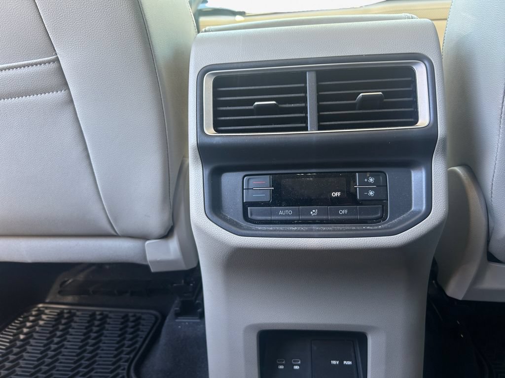 Used 2024 Volkswagen Atlas SE AWD/4WD image 18