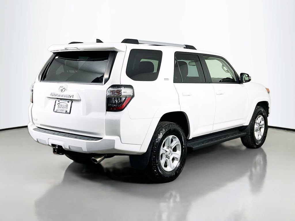 Used 2020 Toyota 4Runner SR5 Premium w/ Moonroof Package AWD/4WD image 5