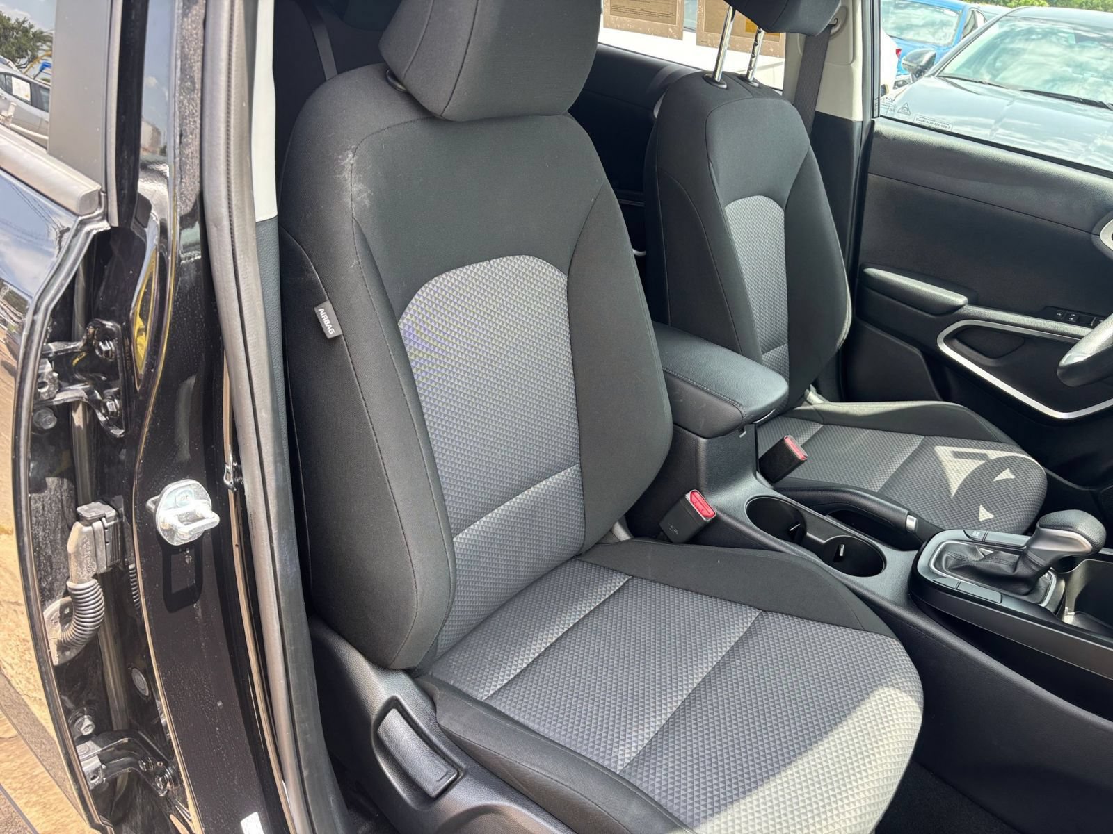 Used 2025 Kia Soul LX w/ LX Technology Package FWD image 29