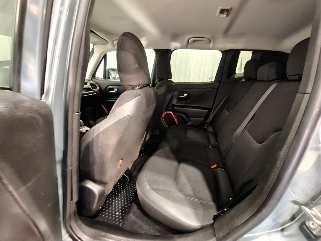 Used 2018 Jeep Renegade Trailhawk w/ Cold Weather Group II AWD/4WD image 23
