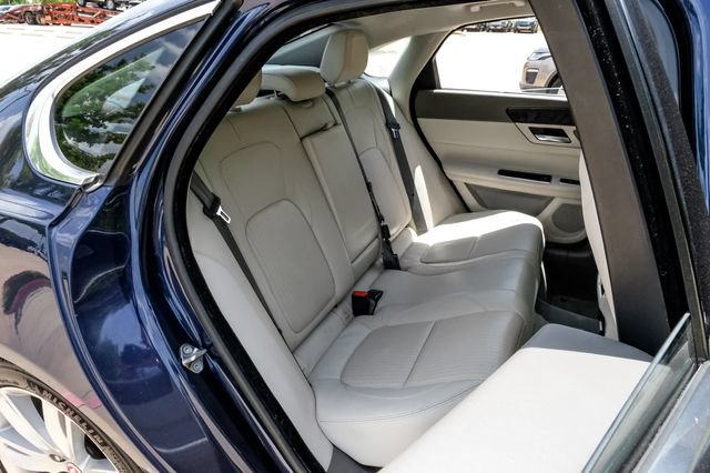 Used 2016 Jaguar XF Prestige RWD image 43