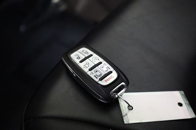 Used 2023 Chrysler Pacifica Touring-L image 38