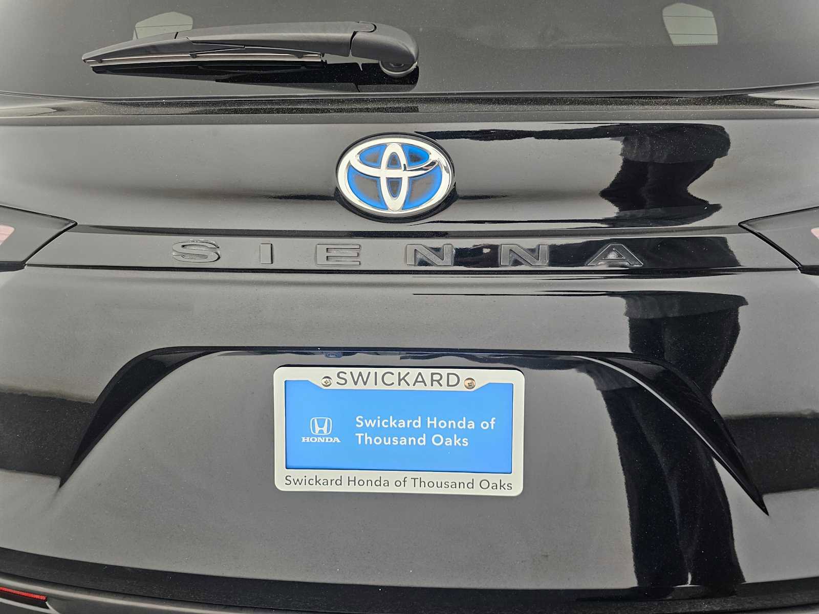 Used 2024 Toyota Sienna LE image 14