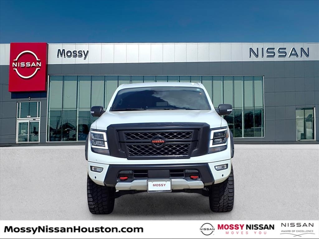 Used 2020 Nissan Titan PRO-4X w/ Pro-4x Convenience Package image 5