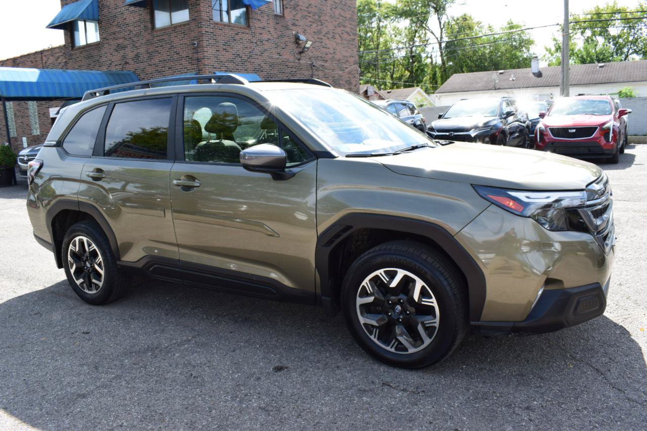 Used 2025 Subaru Forester Premium AWD/4WD image 6