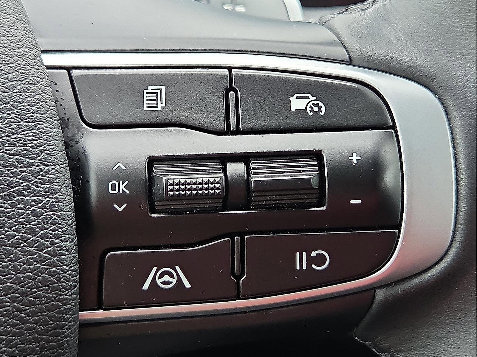 Used 2025 Kia Sportage EX image 20