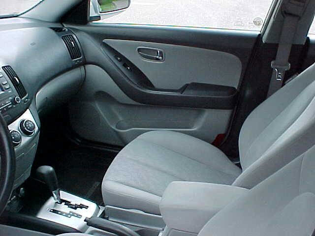 Used 2010 Hyundai Elantra GLS image 15