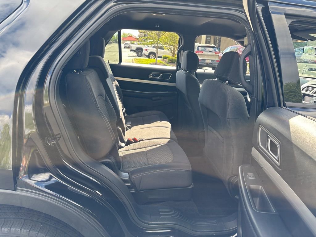 Used 2017 Ford Explorer XLT FWD image 37