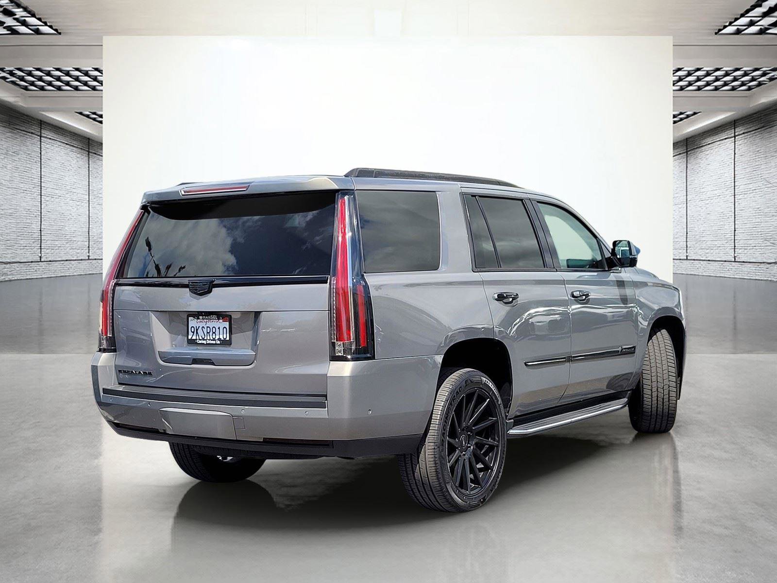 Used 2017 Cadillac Escalade Luxury AWD/4WD image 7