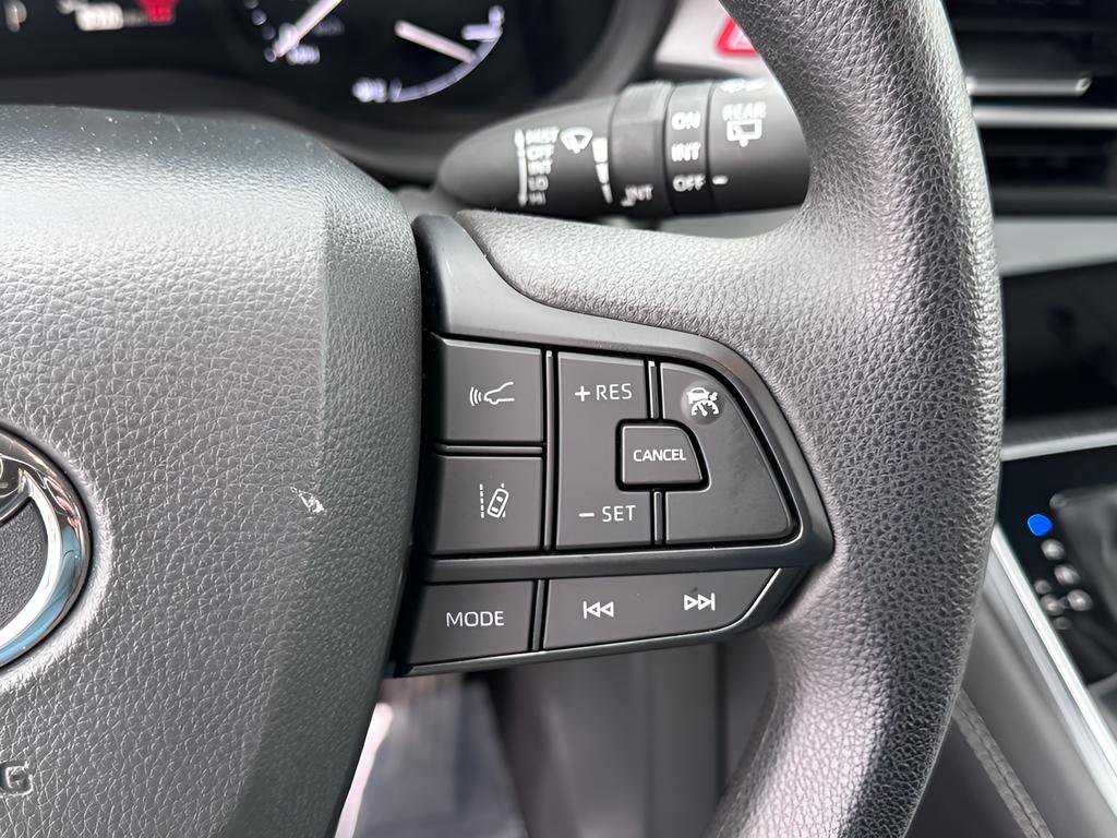 Used 2025 Toyota Sienna LE FWD image 15
