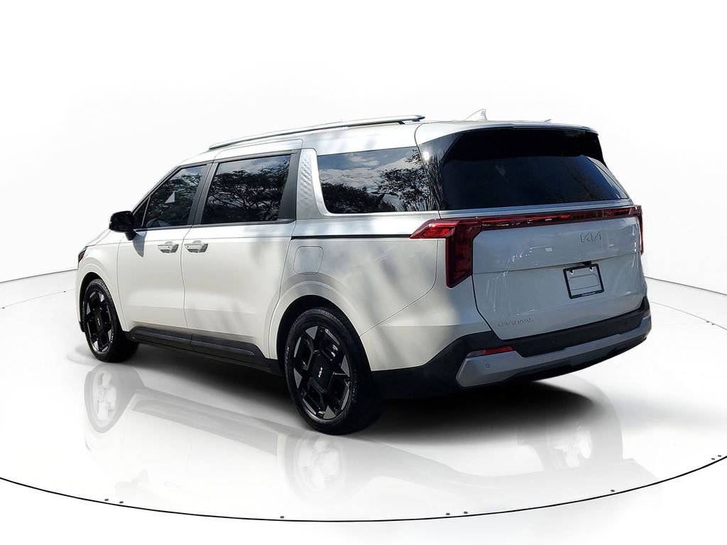 Used 2025 Kia Carnival EX image 4