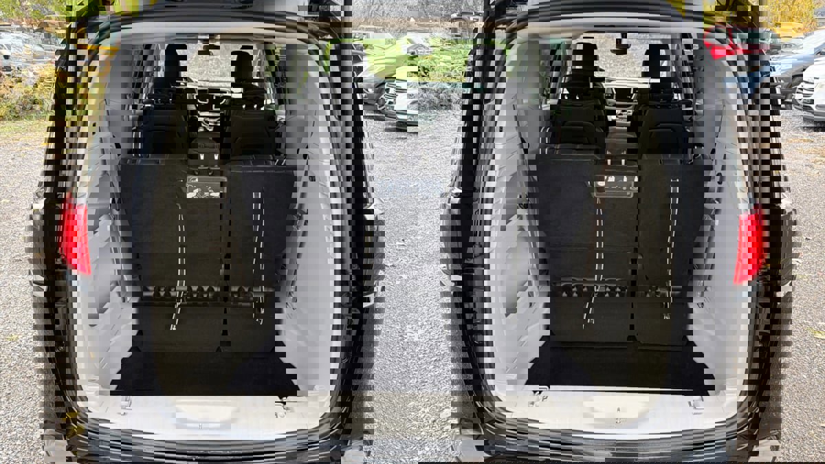 Used 2020 Chrysler Pacifica Touring-L Plus image 12