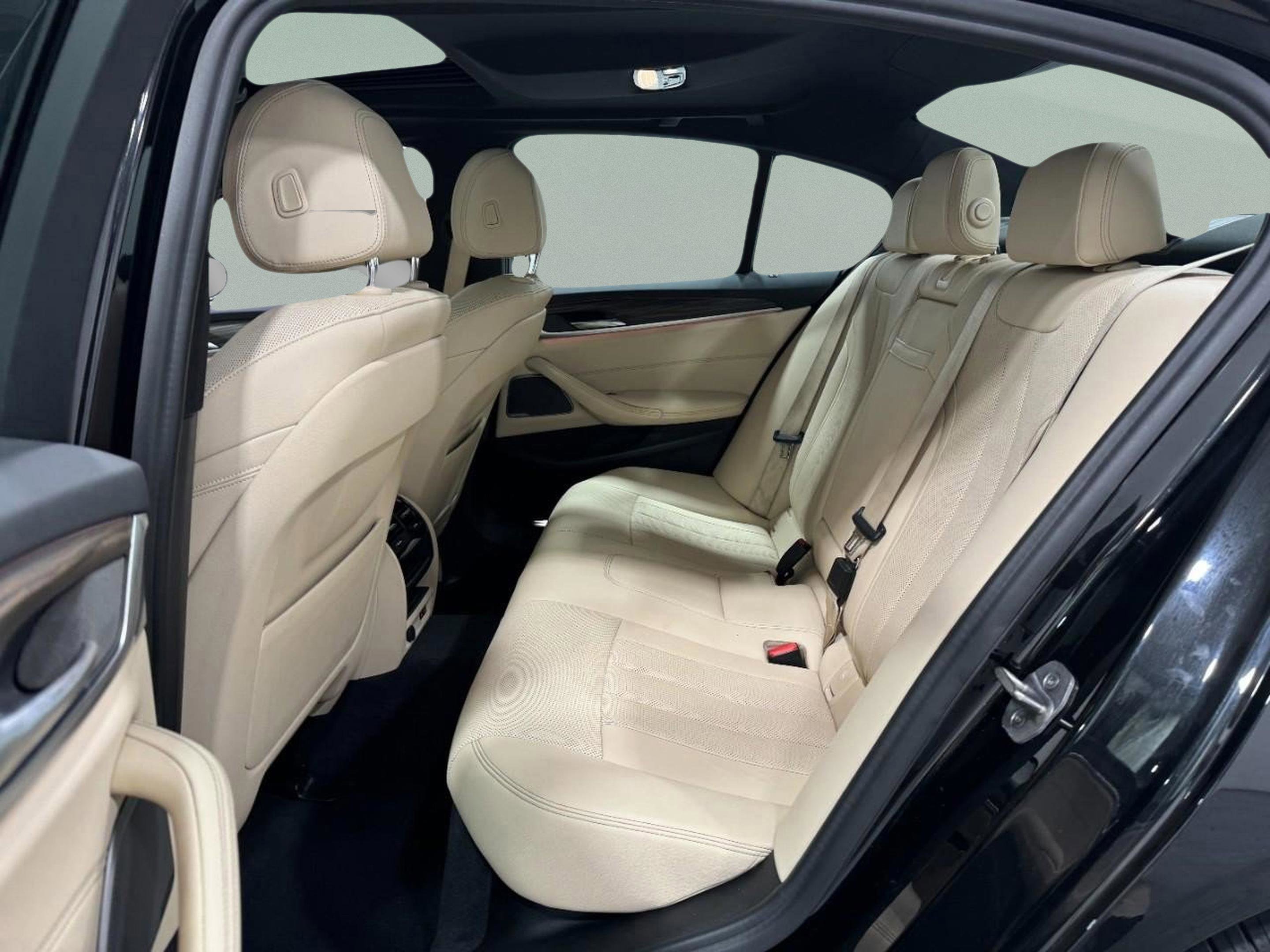 Used 2022 BMW 540i xDrive w/ Premium Package image 8
