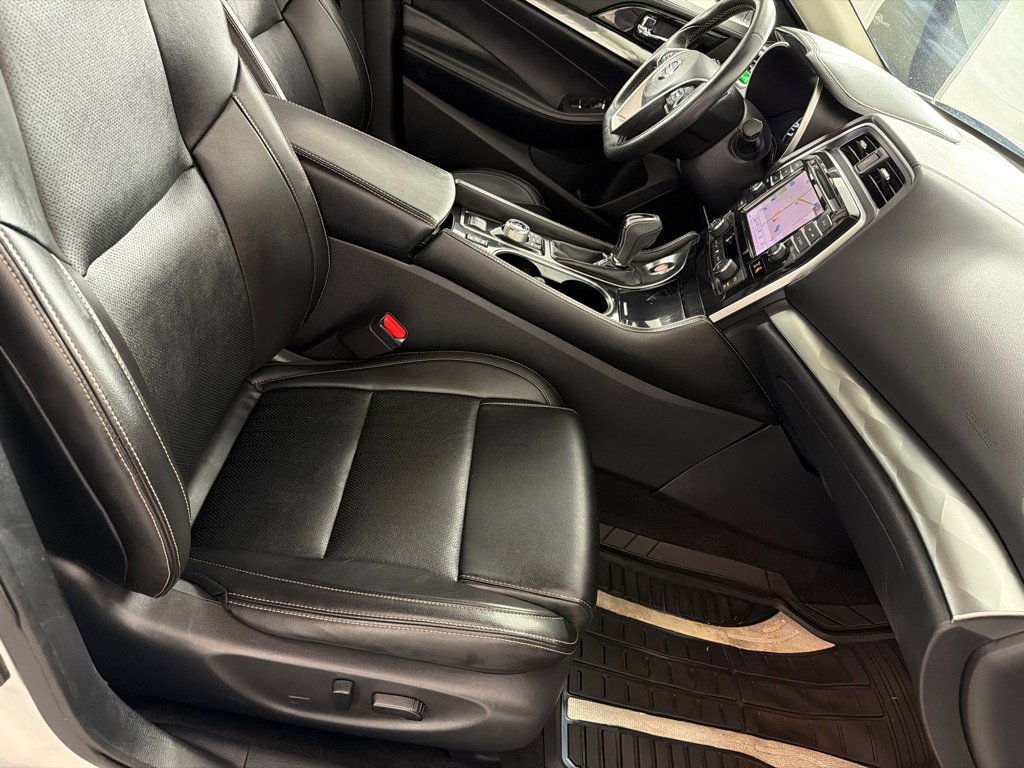 Used 2022 Nissan Maxima SV image 21