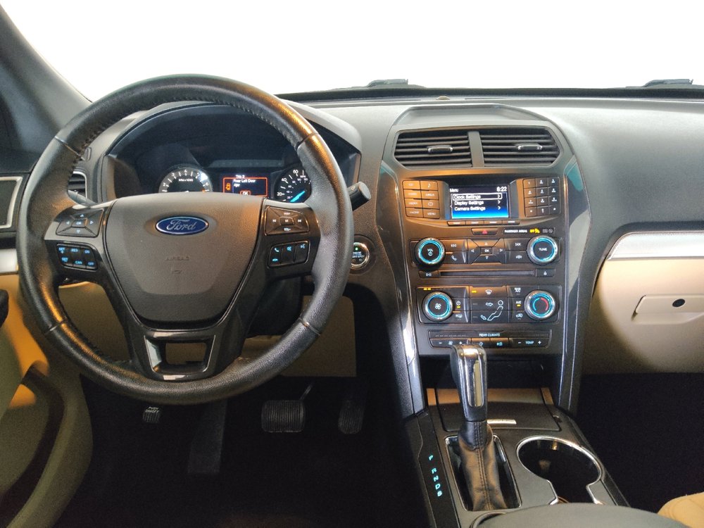 Used 2017 Ford Explorer XLT FWD image 22