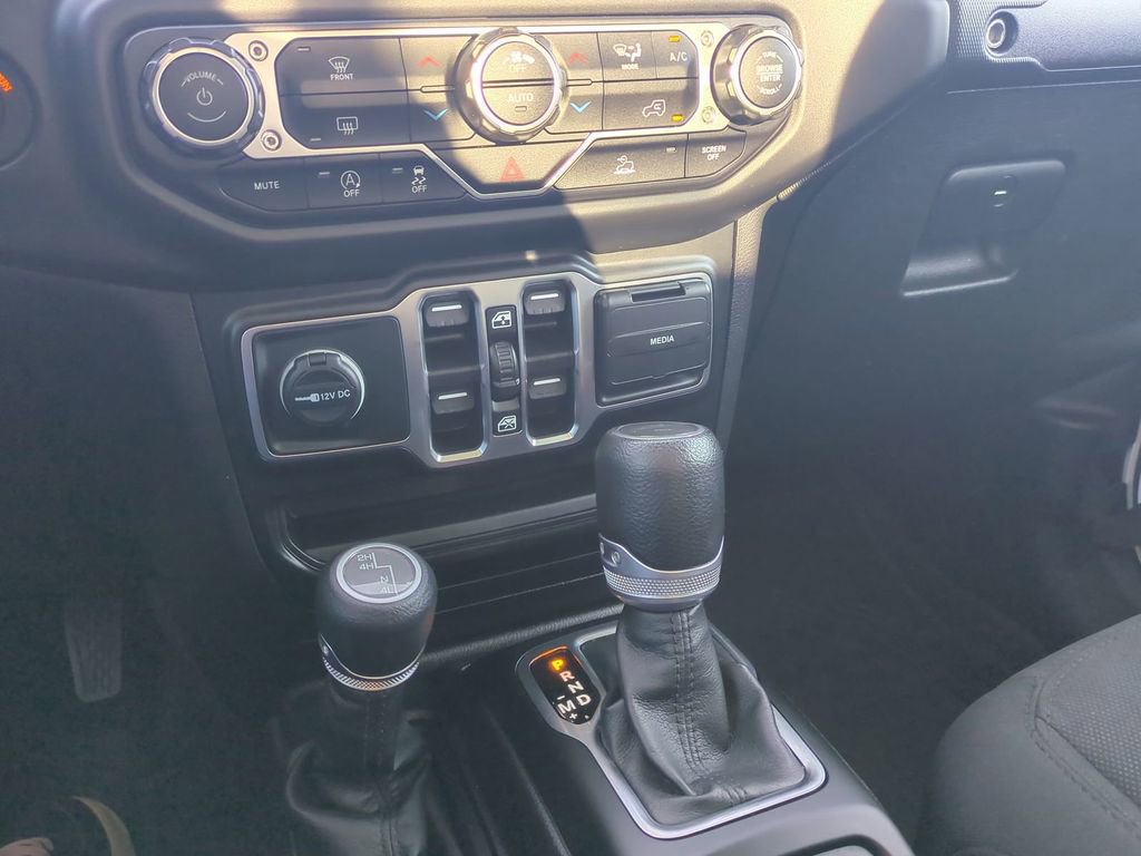 Used 2023 Jeep Gladiator Willys image 20