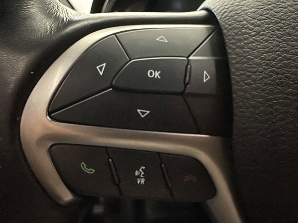 Used 2020 Jeep Grand Cherokee Limited w/ Luxury Group II image 22