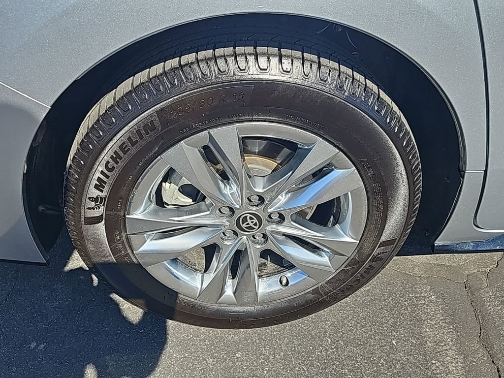 Used 2021 Toyota Sienna Limited image 11