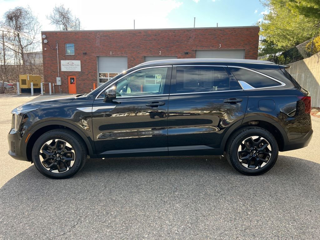 Used 2024 Kia Sorento S image 2