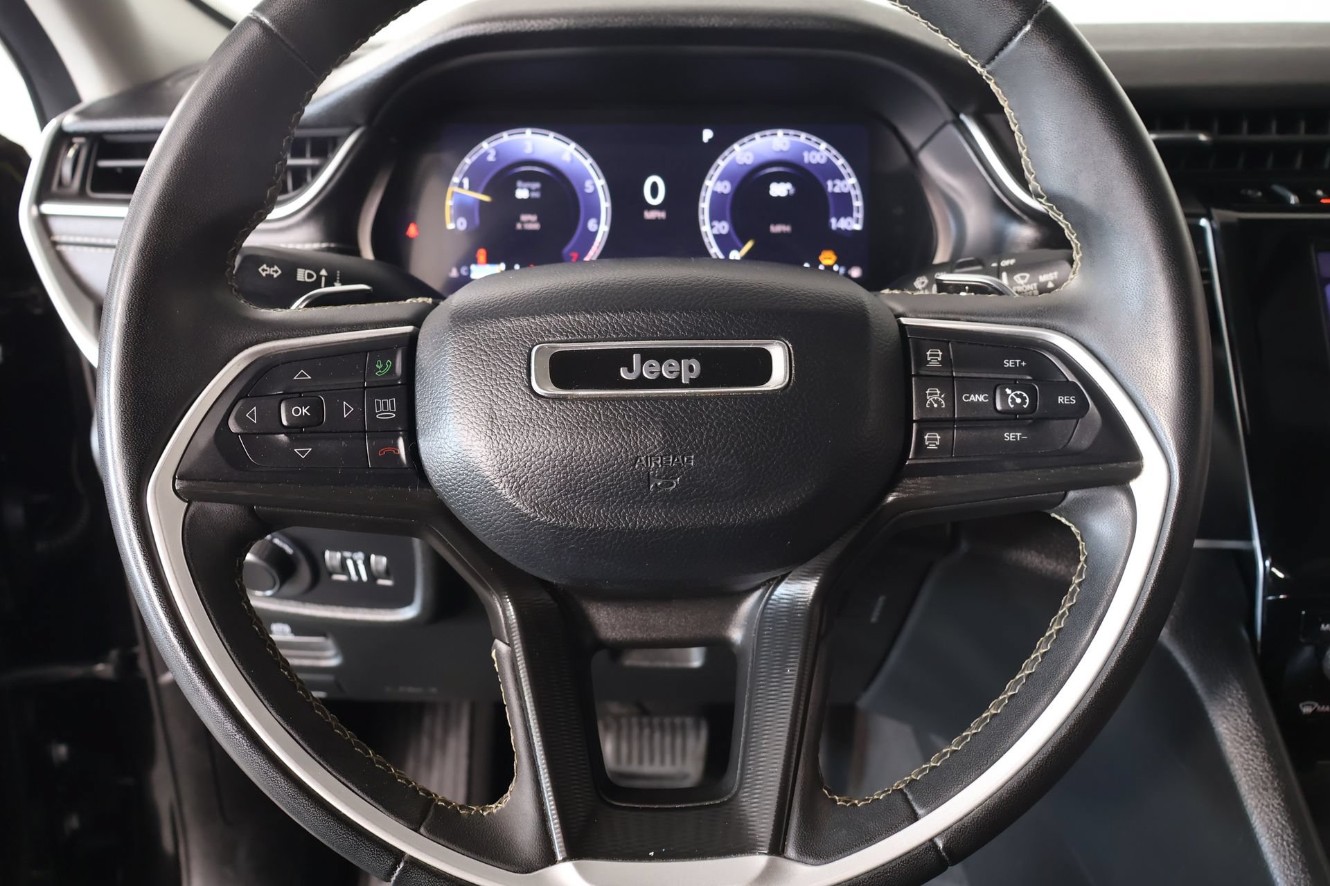 Used 2023 Jeep Grand Cherokee L Laredo AWD/4WD image 3