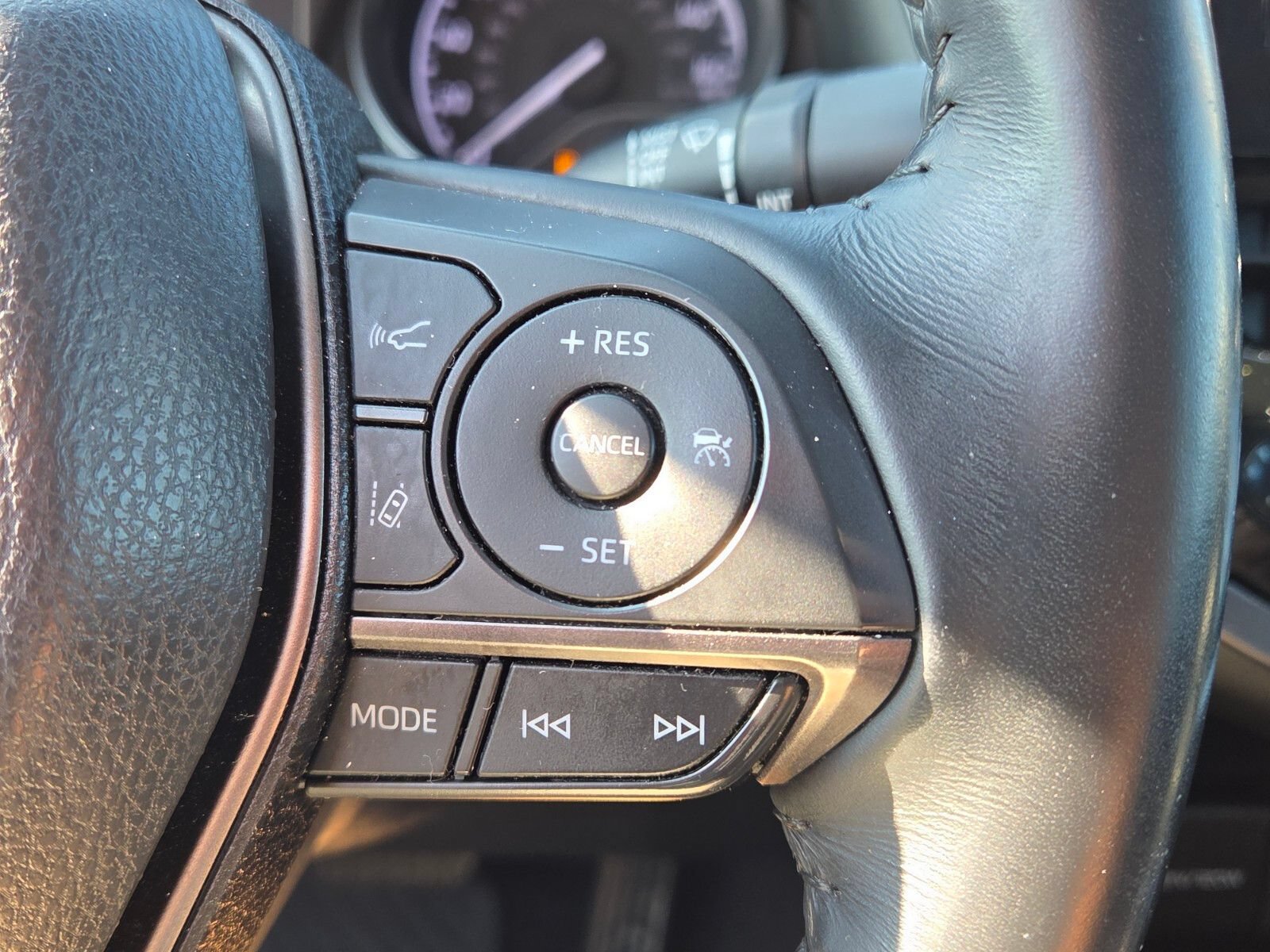 Used 2022 Toyota Camry SE w/ Convenience Package FWD image 25