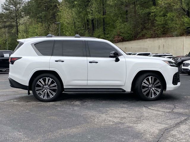 Used 2025 Lexus LX 700h Luxury image 2