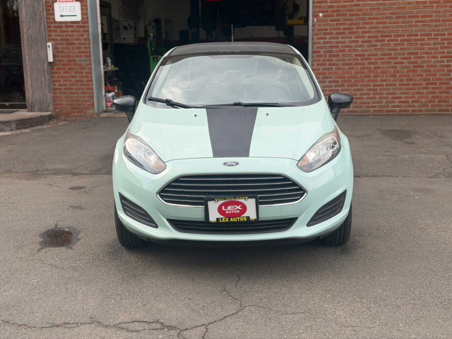 Used 2017 Ford Fiesta SE image 2