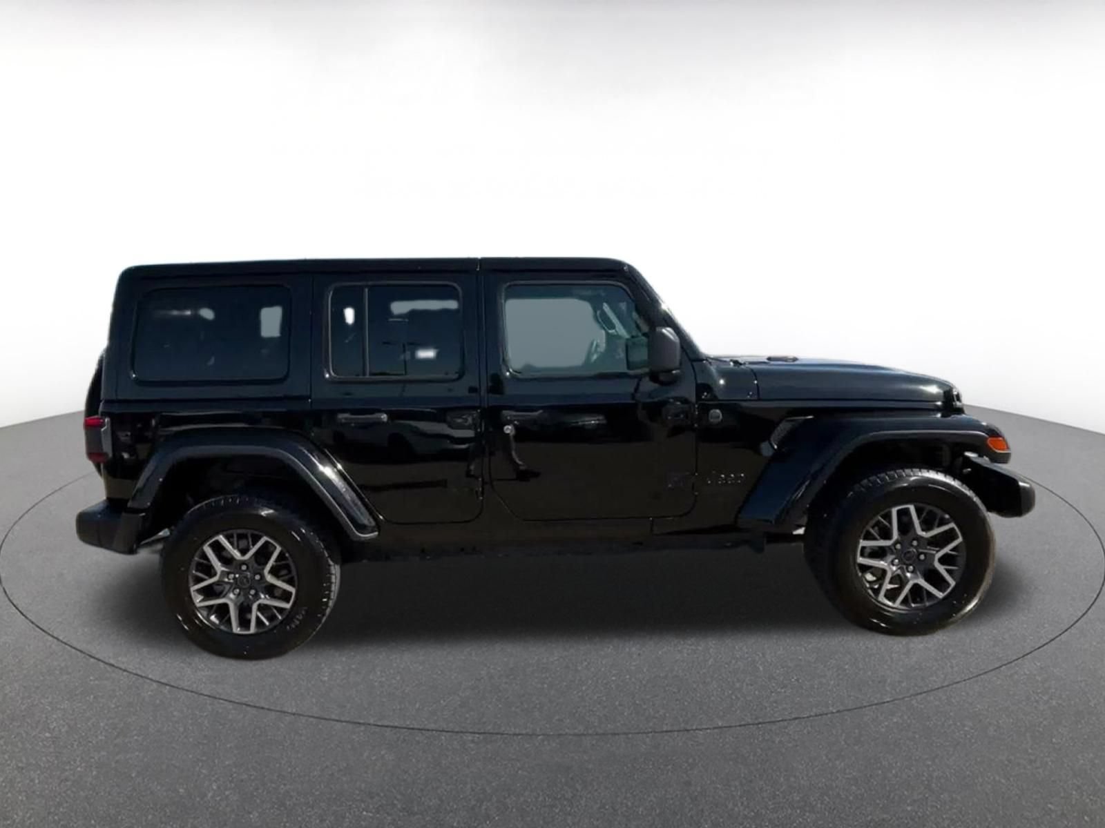 Used 2025 Jeep Wrangler Unlimited Sahara AWD/4WD image 15