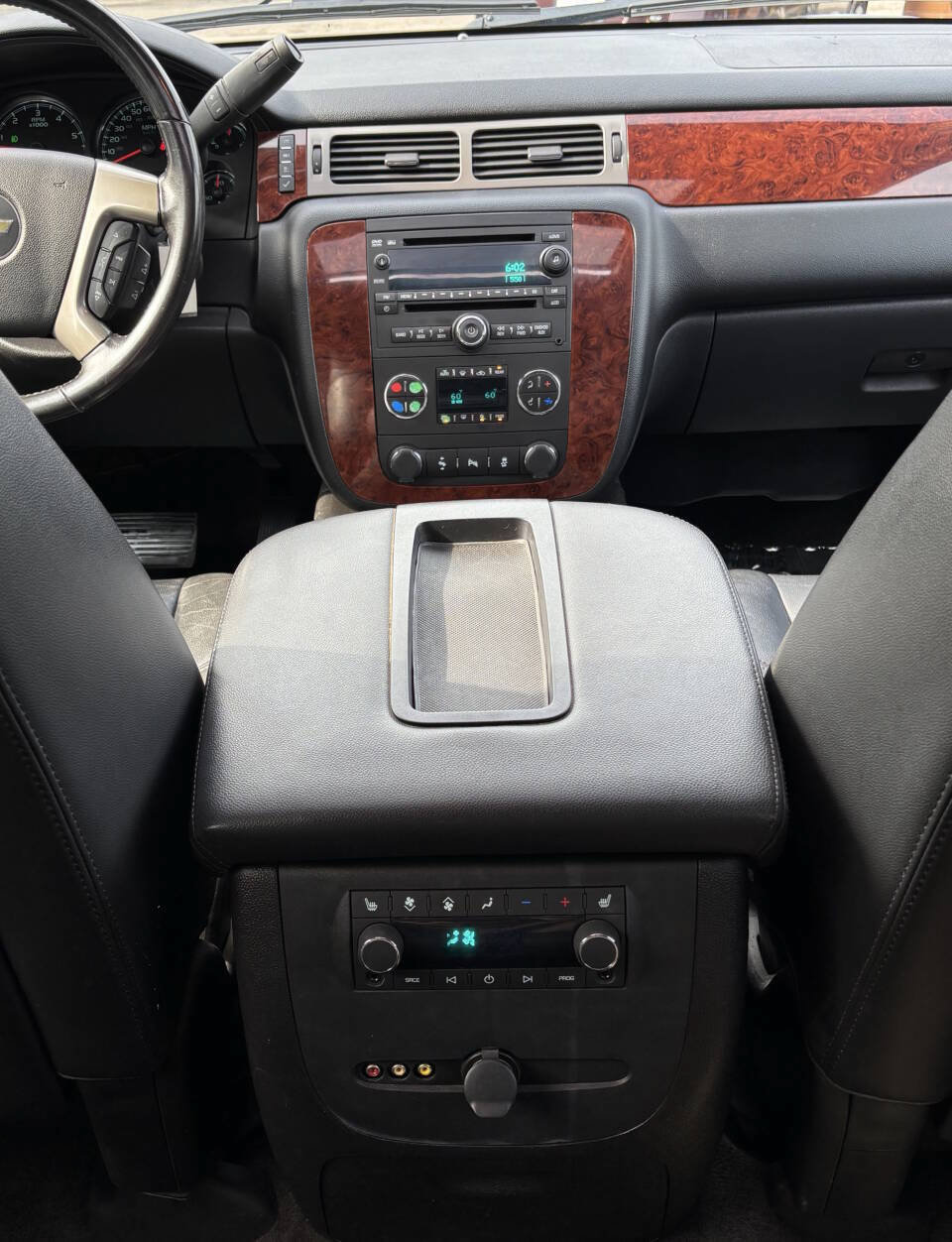 Used 2013 Chevrolet Tahoe LT w/ Luxury Package AWD/4WD image 18