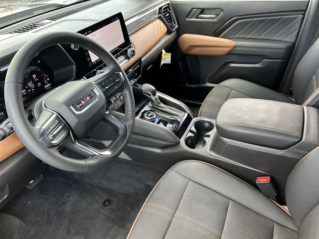 Used 2024 GMC Canyon AT4 w/ Technology Package image 10