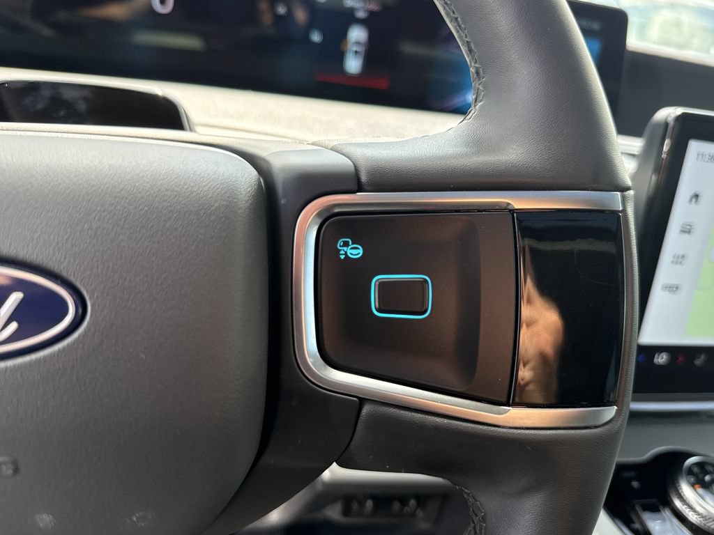 Used 2025 Ford Expedition Active AWD/4WD image 27