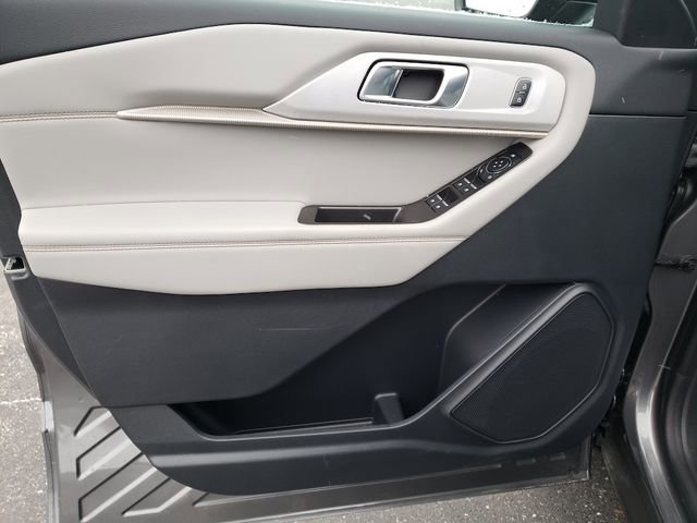 New 2025 Ford Explorer Active w/ Active Comfort Package image 19