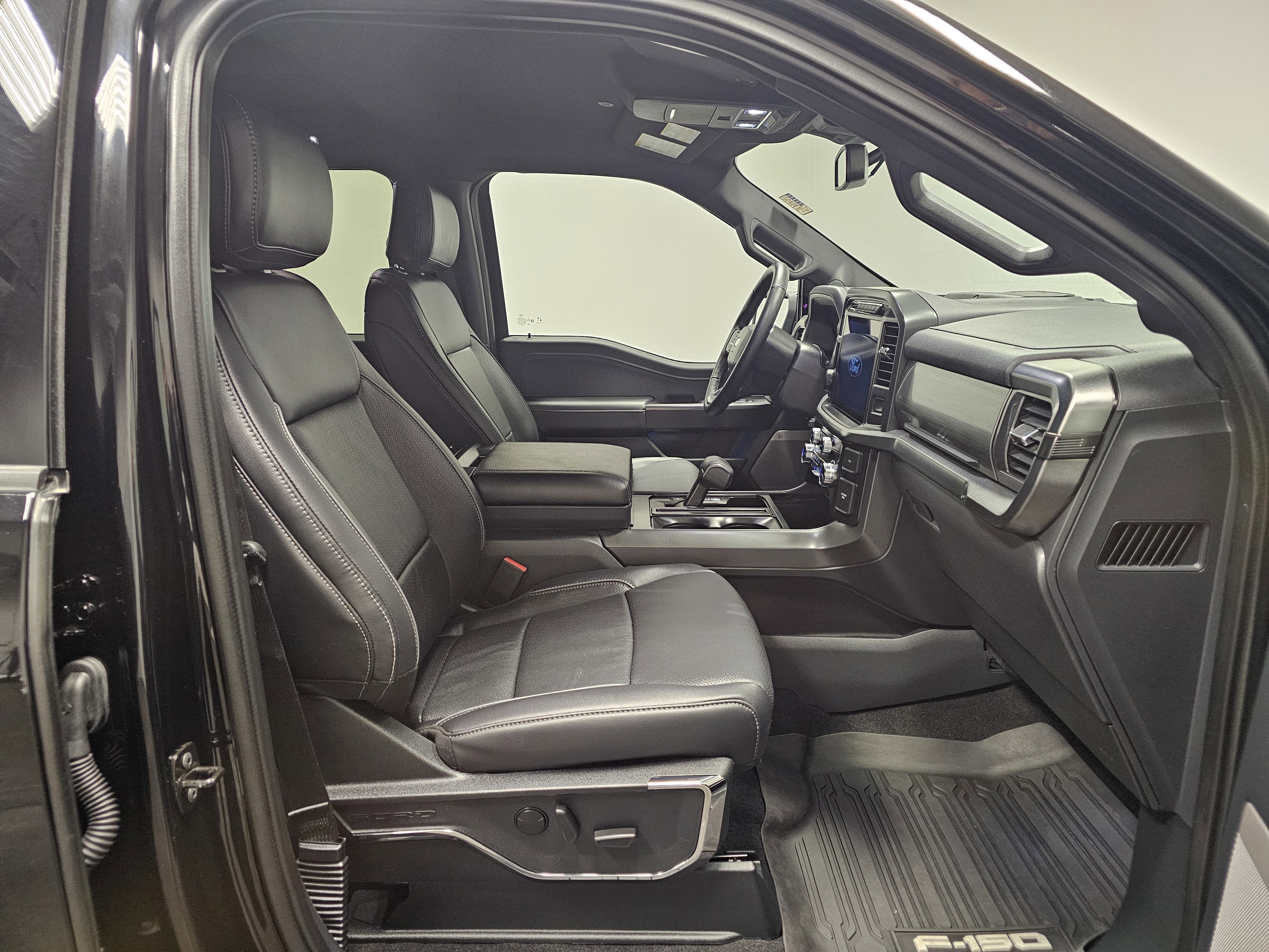 Used 2024 Ford F150 Lariat w/ FX4 Off-Road Package image 16