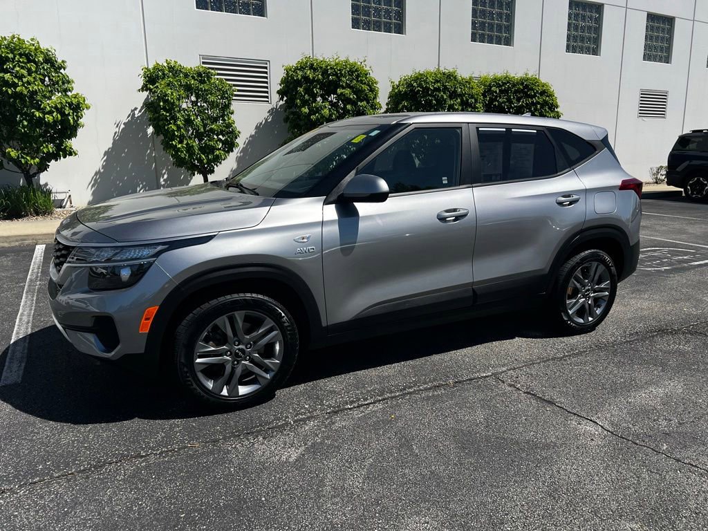 Used 2023 Kia Seltos LX AWD/4WD image 47