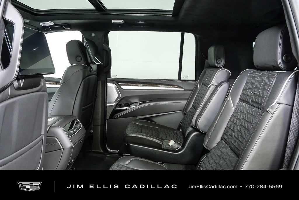 Used 2026 Cadillac Escalade ESV Platinum Sport w/ LPO, ONYX Package AWD/4WD image 18