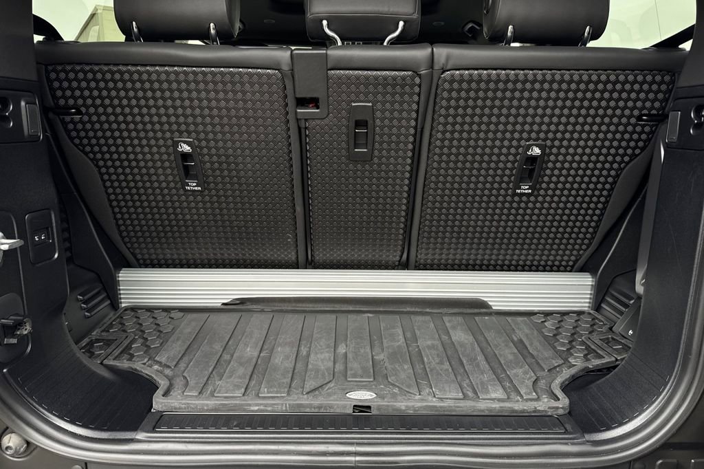 Used 2023 Land Rover Defender 90 V8 image 17