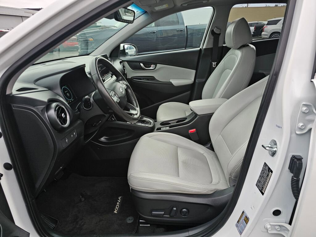 Used 2023 Hyundai Kona Limited image 18